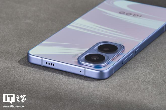 iQOONeo11“面对疾风”手机图赏：年轻玩家的电竞优选(图6)