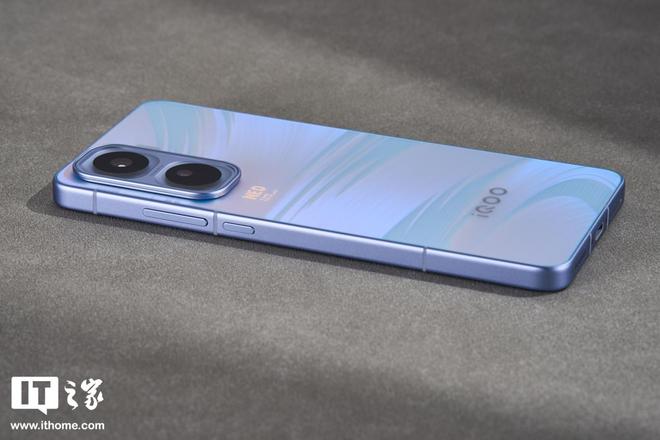 iQOONeo11“面对疾风”手机图赏：年轻玩家的电竞优选(图9)