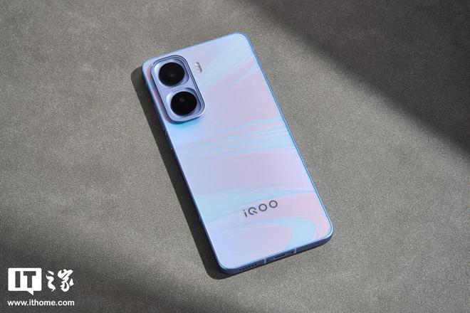 iQOONeo11“面对疾风”手机图赏：年轻玩家的电竞优选(图3)