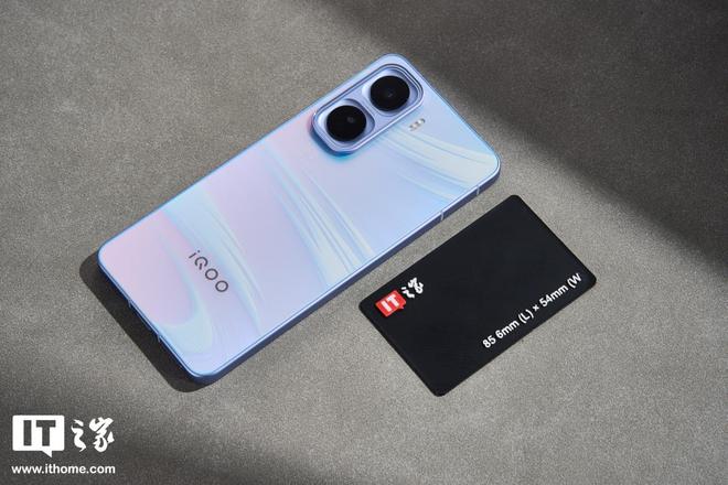 iQOONeo11“面对疾风”手机图赏：年轻玩家的电竞优选(图1)