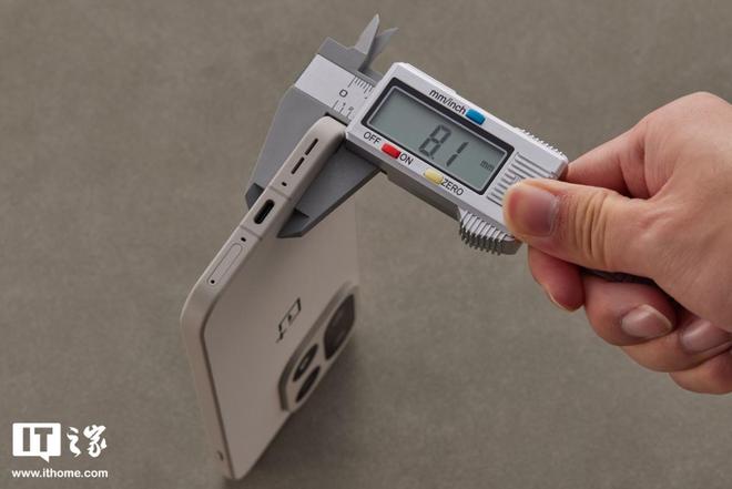 【IT之家开箱】一加15双配色真机图赏：多种工艺奇妙手感(图6)