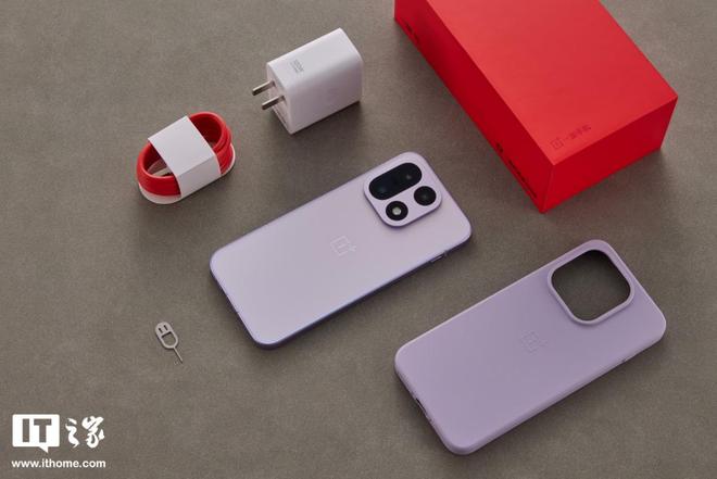 【IT之家开箱】一加15双配色真机图赏：多种工艺奇妙手感(图8)