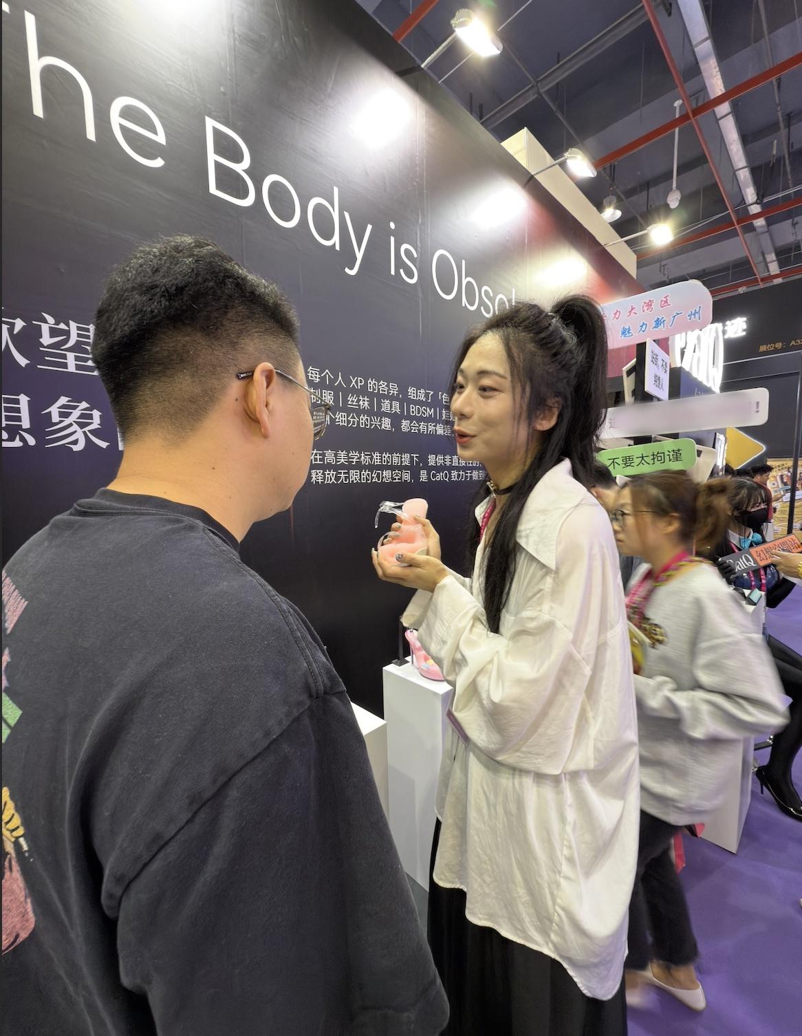 【】30国采购商云集广州国际性文化博览会AI情趣产品受追捧(图5)
