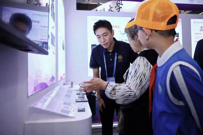 既观“人体”又望“宇宙”深圳高校高交会上的创新边界与人文温度(图2)