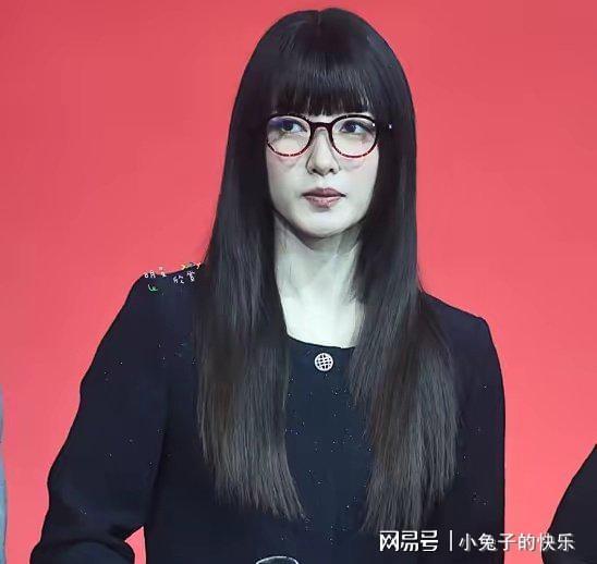 39岁江疏影活动造型引争议脸僵似硅胶被指整容后认不出(图3)