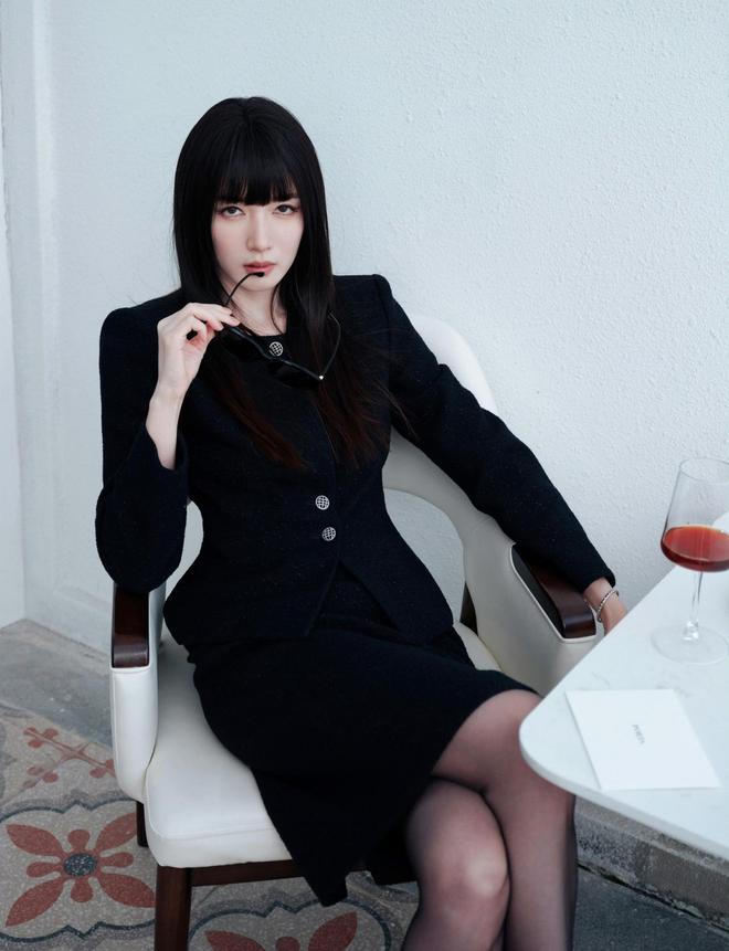 比整容还离谱!39岁江疏影现身活动脸僵似硅胶造型丑到认不出(图3)