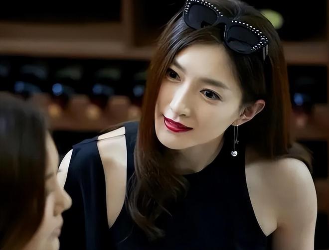 比整容还离谱!39岁江疏影现身活动脸僵似硅胶造型丑到认不出(图6)