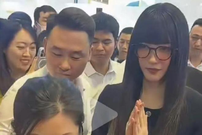 比整容还离谱!39岁江疏影现身活动脸僵似硅胶造型丑到认不出(图10)