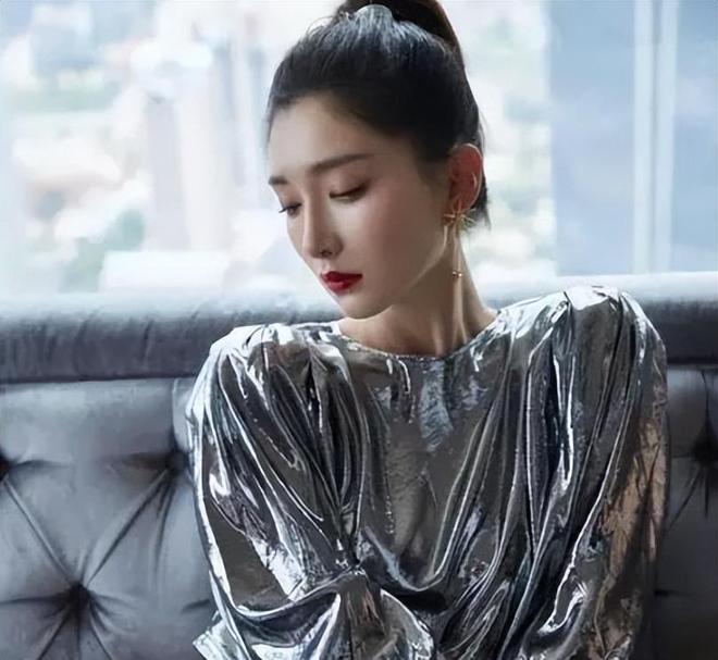 比整容还离谱!39岁江疏影现身活动脸僵似硅胶造型丑到认不出(图12)