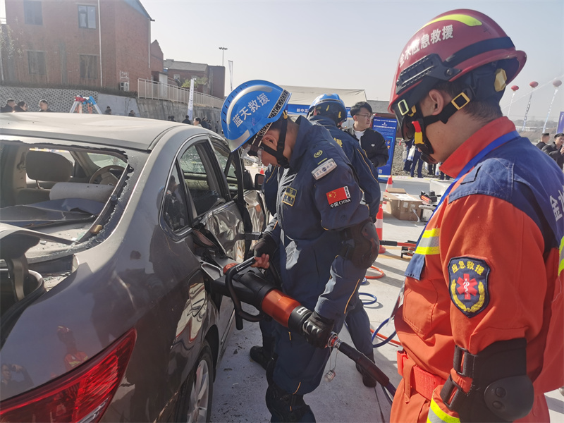 2025安全应急装备“区域行”活动在随州举行(图1)