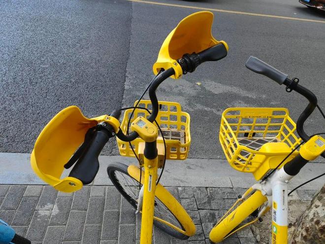 小黄车又戴手套了！网友：可爱更实用(图5)