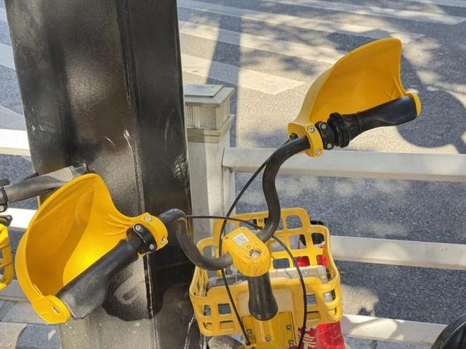 细节里的温暖：这个冬天上海的小黄车悄悄“戴”上了暖手套……(图3)