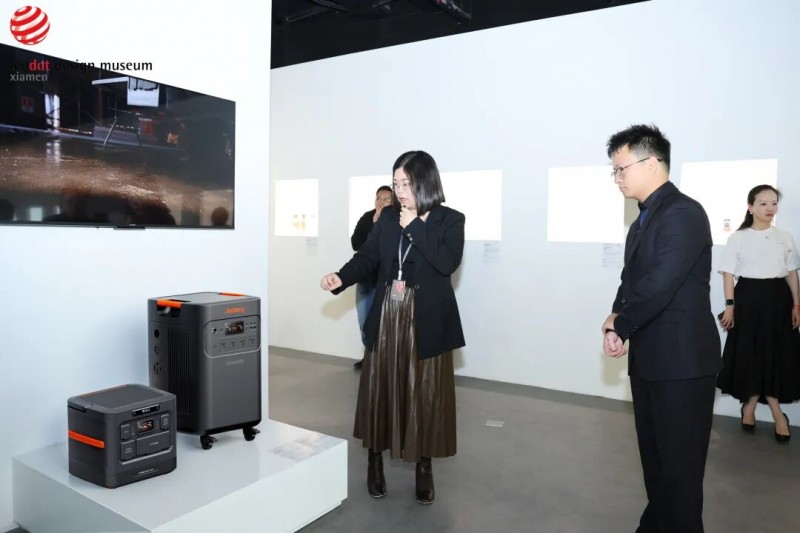 诠释“新质设计”力量华宝新能两款获奖旗舰亮相厦门红点设计博物馆(图1)
