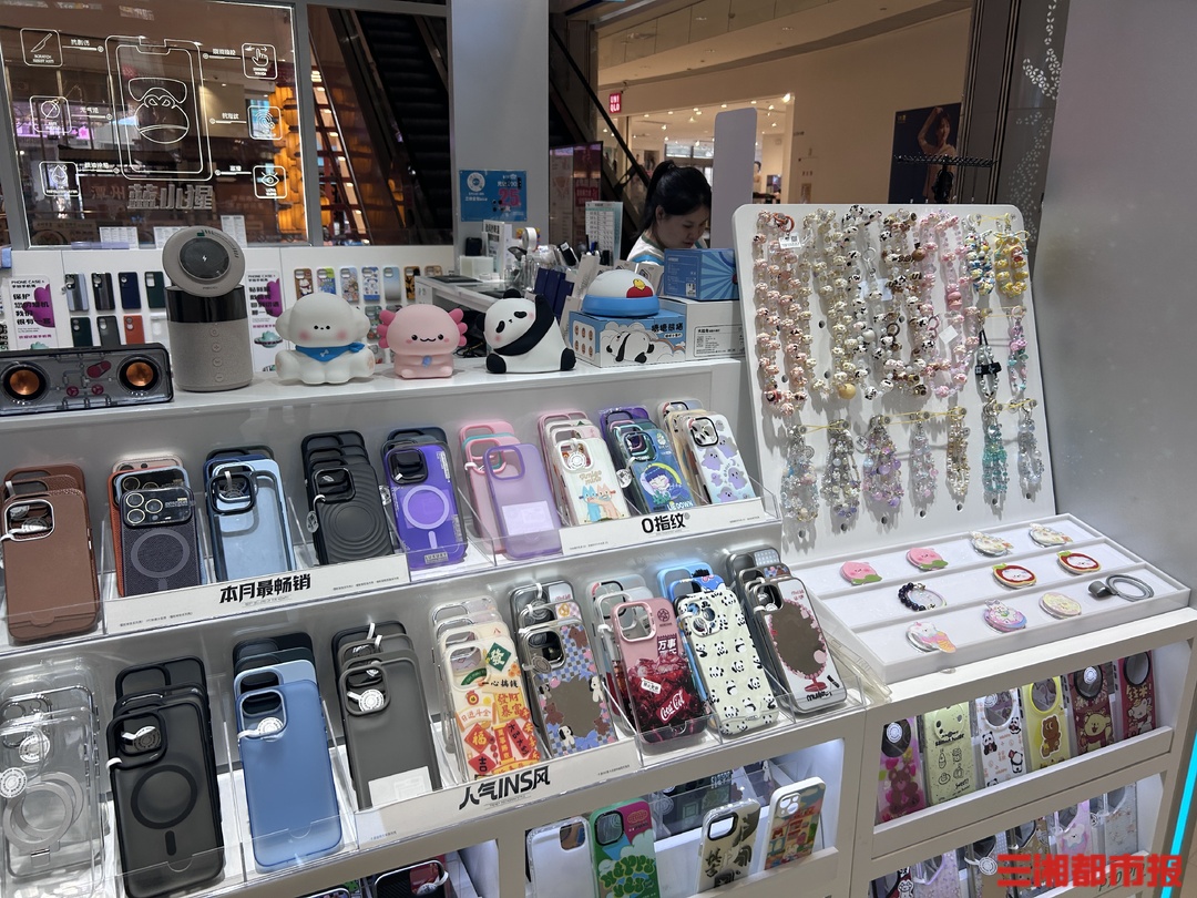 一捏就软、味道刺鼻你的低价手机壳可能含超标有害物(图1)