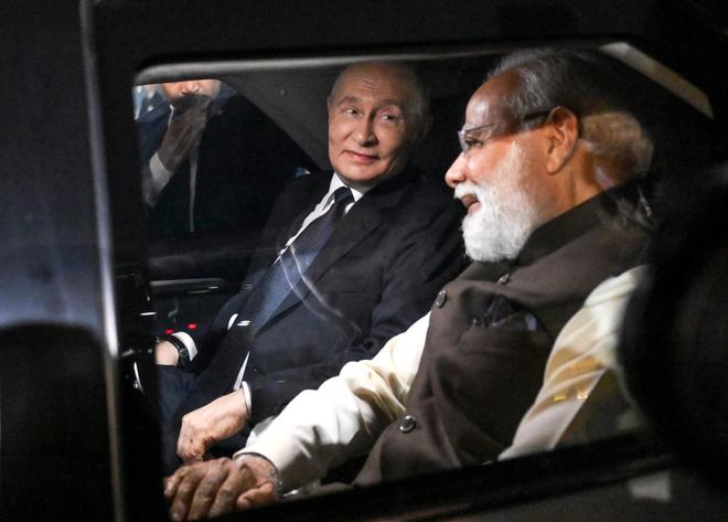 俄乌冲突后普京首访印度：莫迪亲自到机场迎接私人晚宴持续3小时将谈石油武器和驻军(图2)