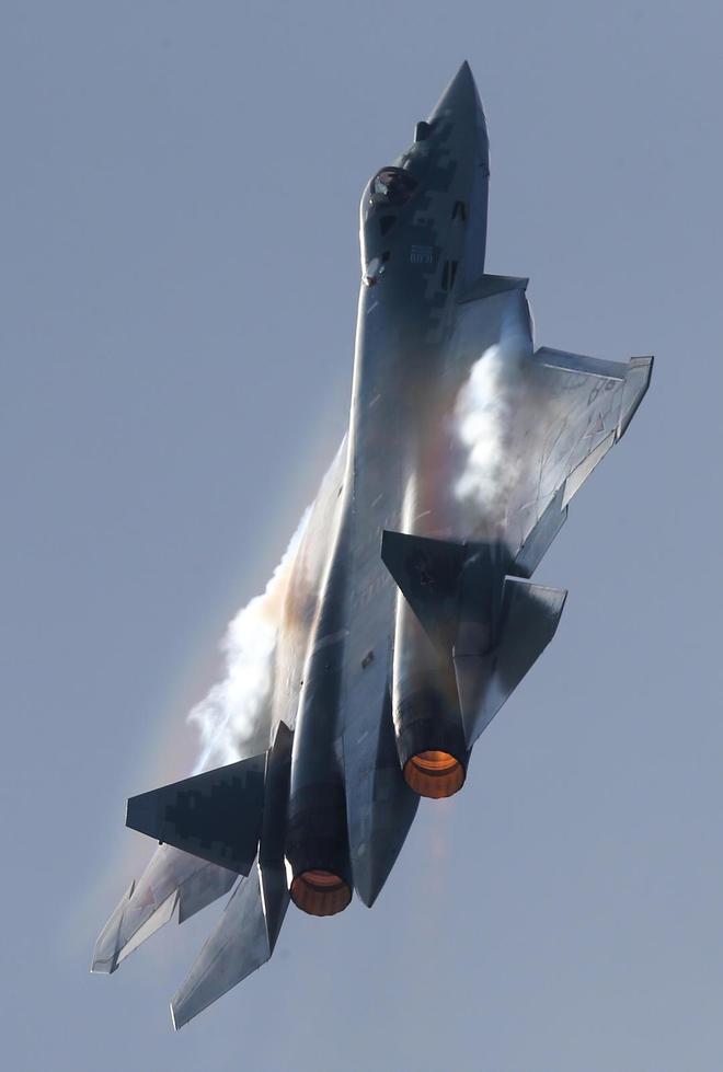 俄乌冲突后普京首访印度：莫迪亲自到机场迎接私人晚宴持续3小时将谈石油武器和驻军(图3)