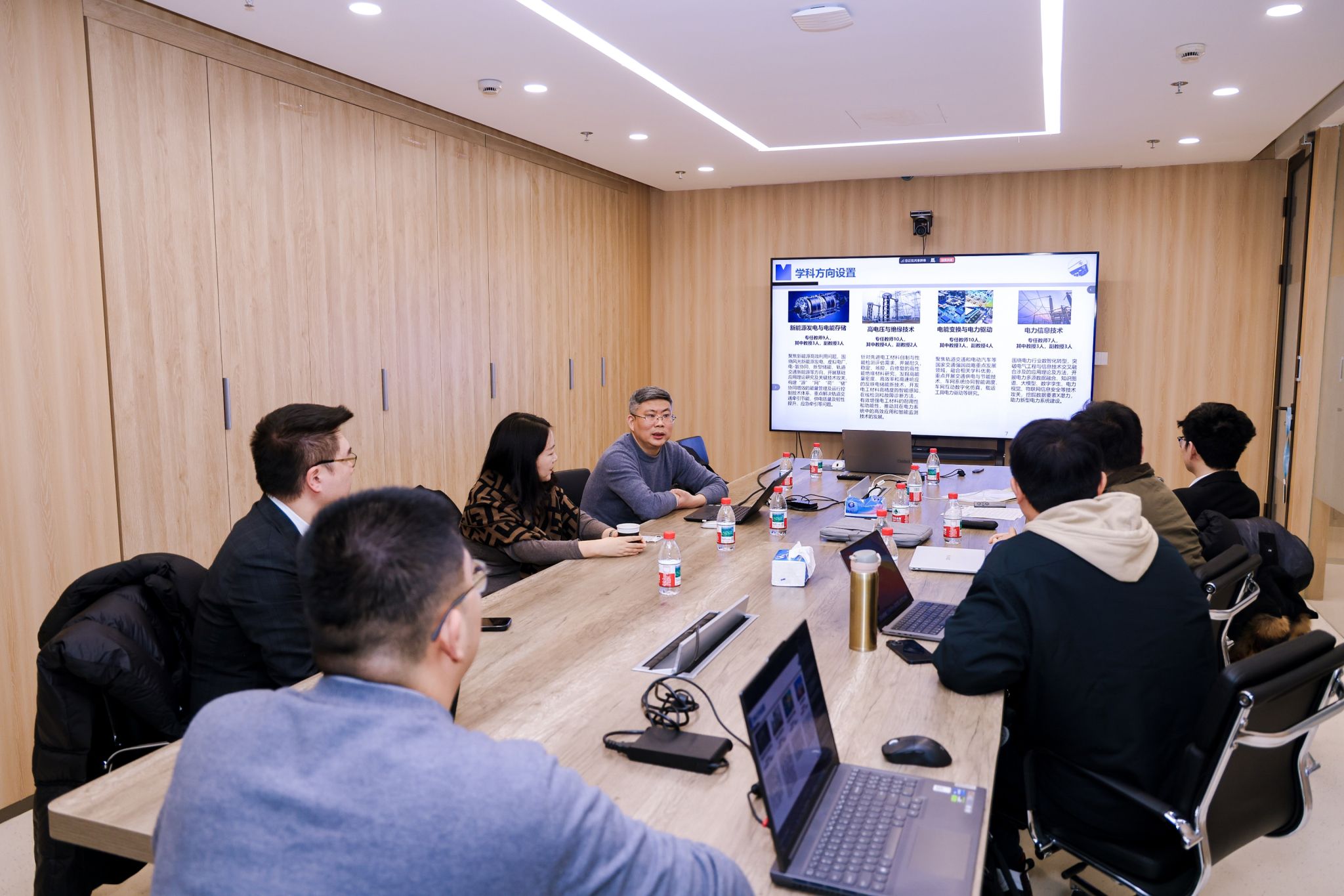 “通联世界智创先锋”电子与信息工程学院国际青年学者论坛举行(图2)