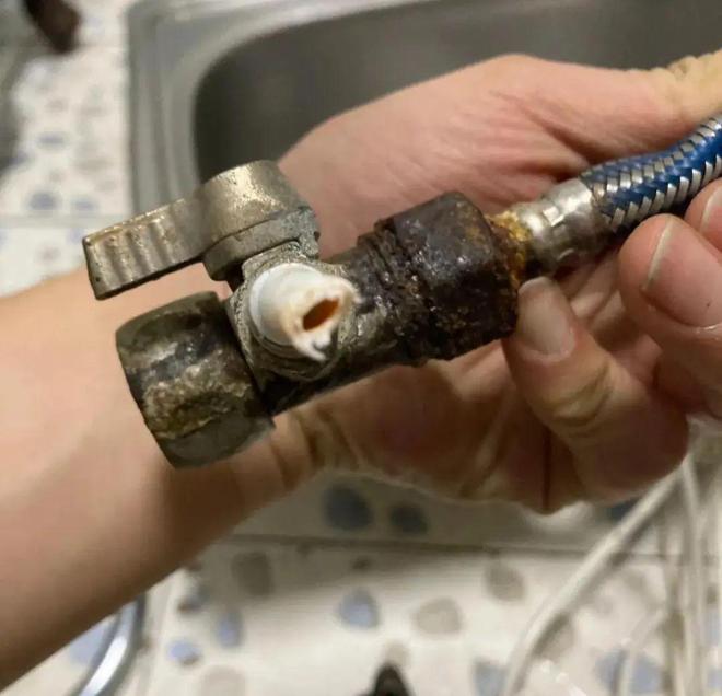 这种水龙头“有毒”！快告诉家人谨慎使用能劝一个算一个！(图3)