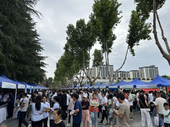 西京学院联合百校搭建高考志愿平台华东理工大学招生老师详解报考要点(图2)