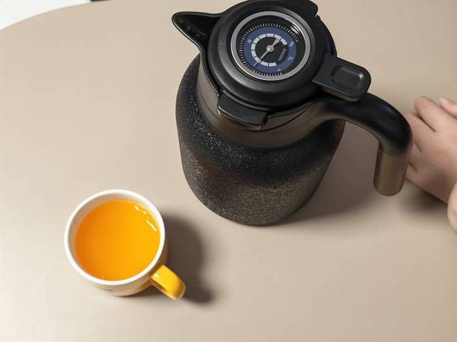 从安全到锁温都拉满！宫菱保温壶测评：欧盟认证+0胶水0重金属(图2)