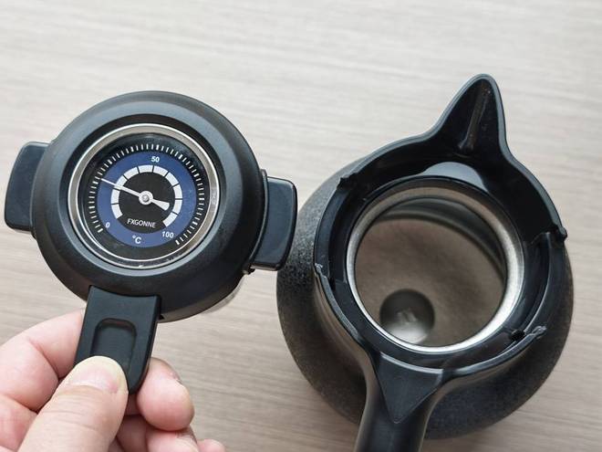 从安全到锁温都拉满！宫菱保温壶测评：欧盟认证+0胶水0重金属(图8)