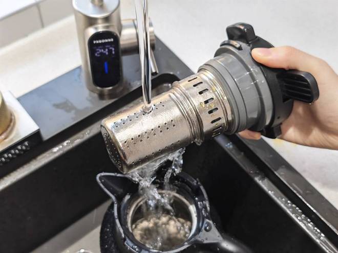 从安全到锁温都拉满！宫菱保温壶测评：欧盟认证+0胶水0重金属(图29)