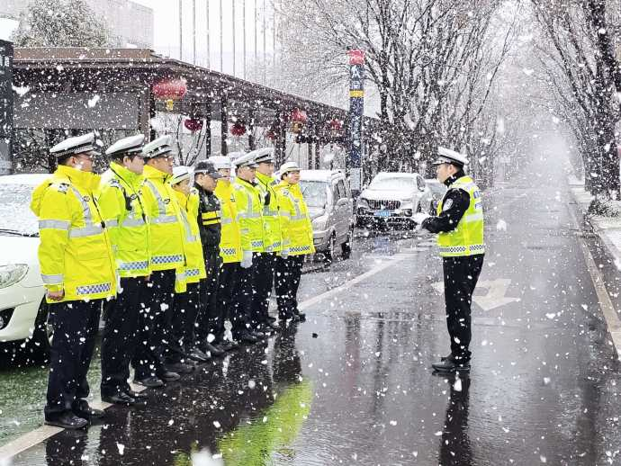 返程高峰突遇暴雪如何保障城市交通的韧性与安全?(图1)