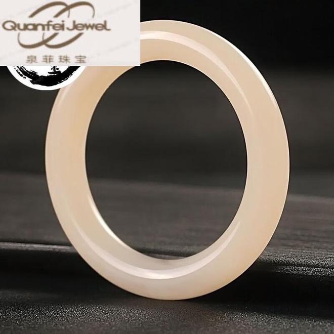 藕粉玉镯：腕间一抹温柔藏尽东方雅韵(图4)