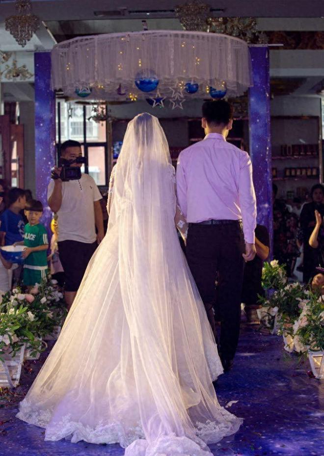 女儿赴日本留学恋爱之路一路坎坷在33岁才找到了如意郎君！(图1)