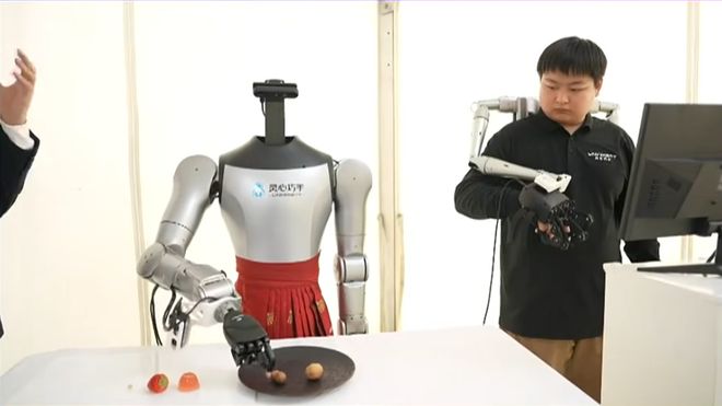 人形机器人跑赢世界冠军！刚刚(图12)