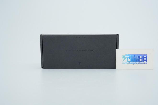 专为焕新版Model3Y设计特斯拉四合一USB-C扩展坞拆解(图1)